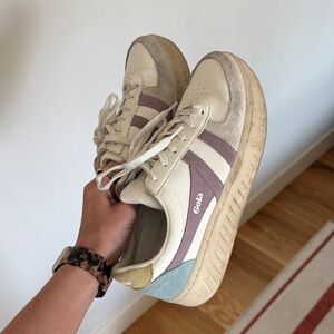 Gola Cream Sneakers with Mauve Stripes and Pastel Heel Tabs